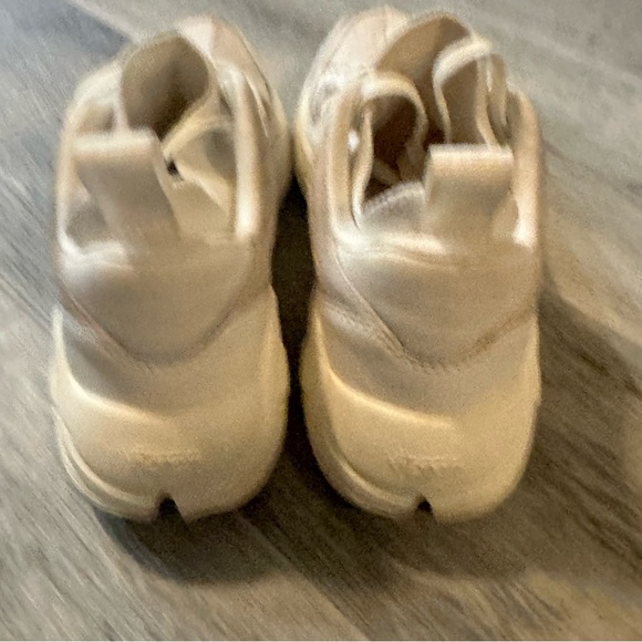 Women’s US 7 Brandblack OG-Aura 130 White Sneakers some discoloration, see pics - Picture 2 of 7